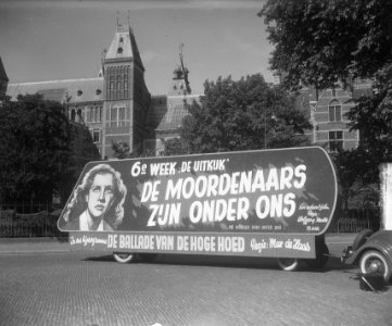 Auto met reclame voor de film Die Mörder sind unter uns uitgebracht door Actue, Bestanddeelnr 903-4133