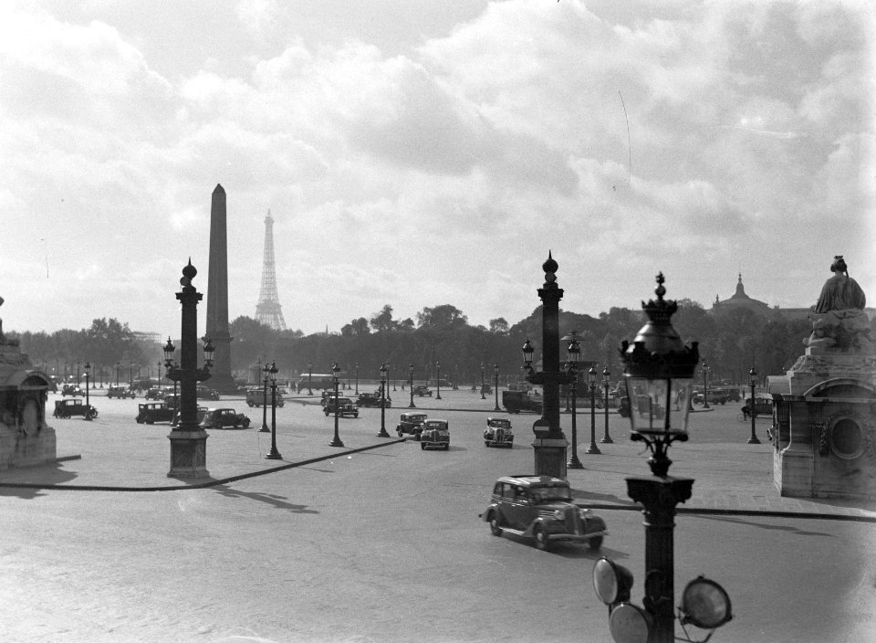 Auto's op de Place de la Concorde, Bestanddeelnr 191-0373