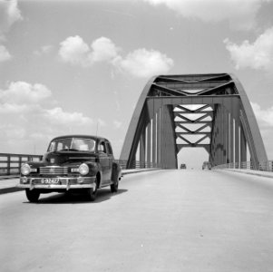 Auto op een brug bij Utrecht, Bestanddeelnr 252-0134