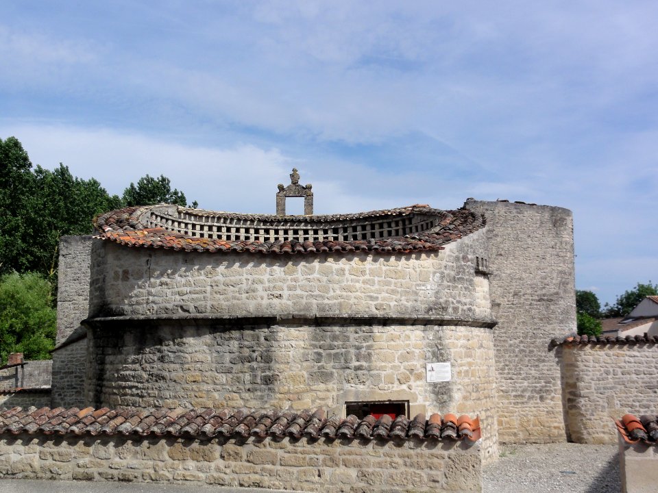 Aulnay-de-Saintonge, colombier du château