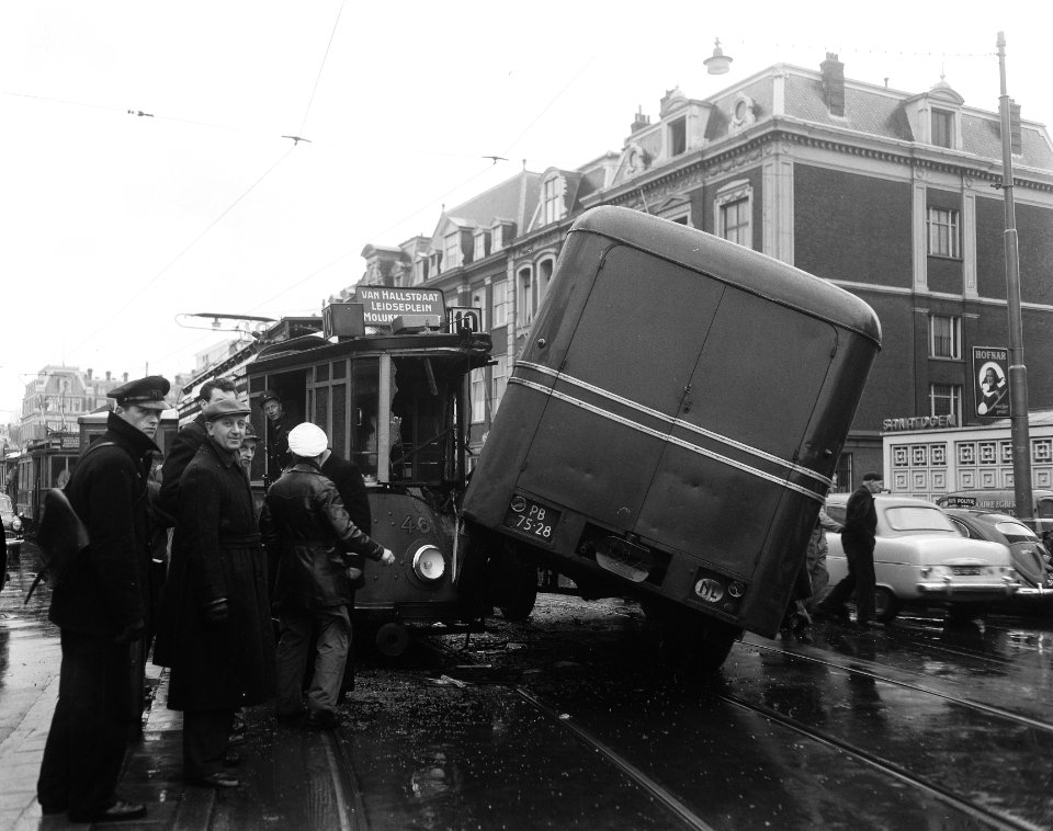Autobotsing tram met bestelwagen Frederiksplein, Bestanddeelnr 908-3235