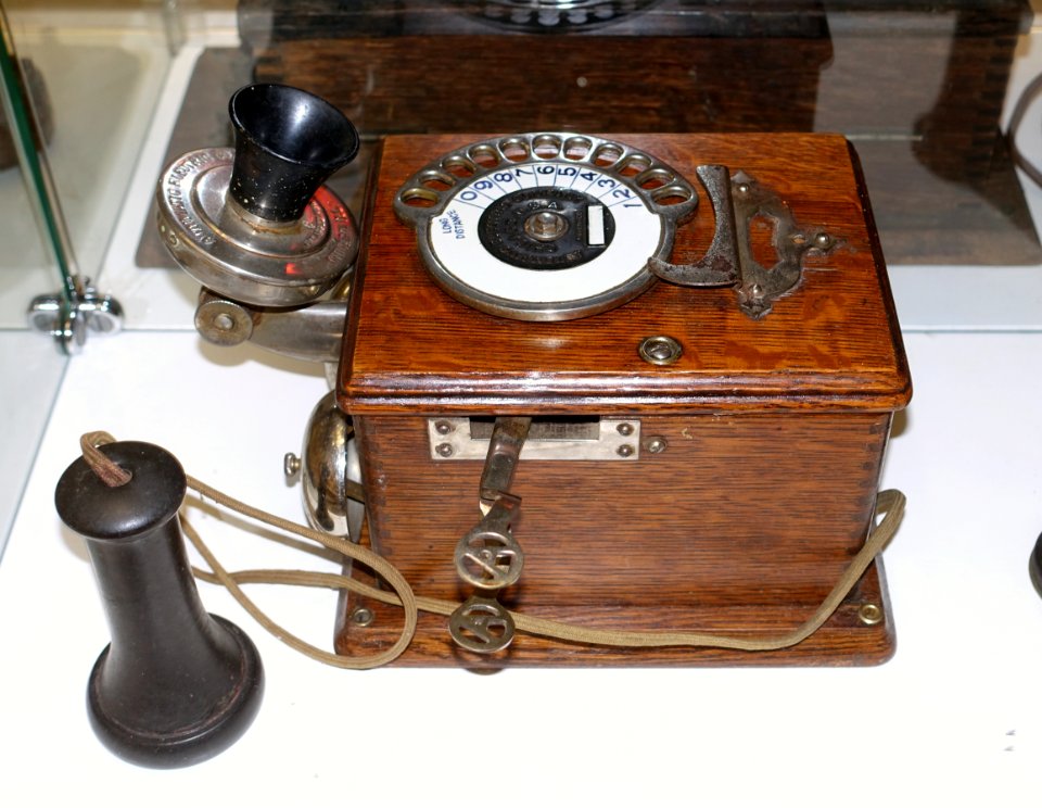 Automatic Electric Strowger Wall Phone, c. 1905 - Telephone Museum - Waltham, Massachusetts - DSC08218