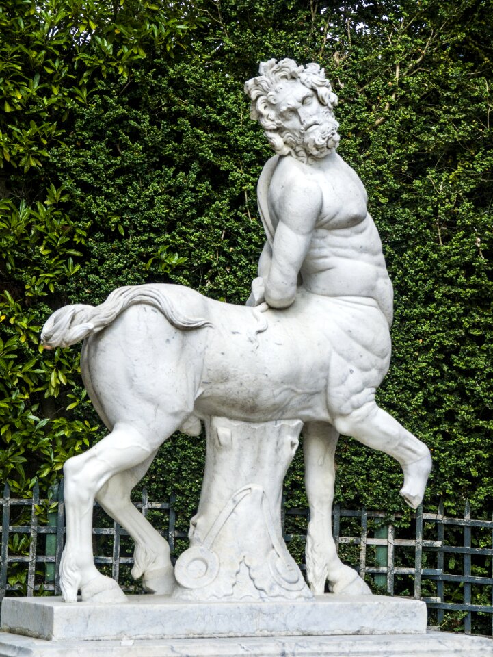 Château de versailles garden statue