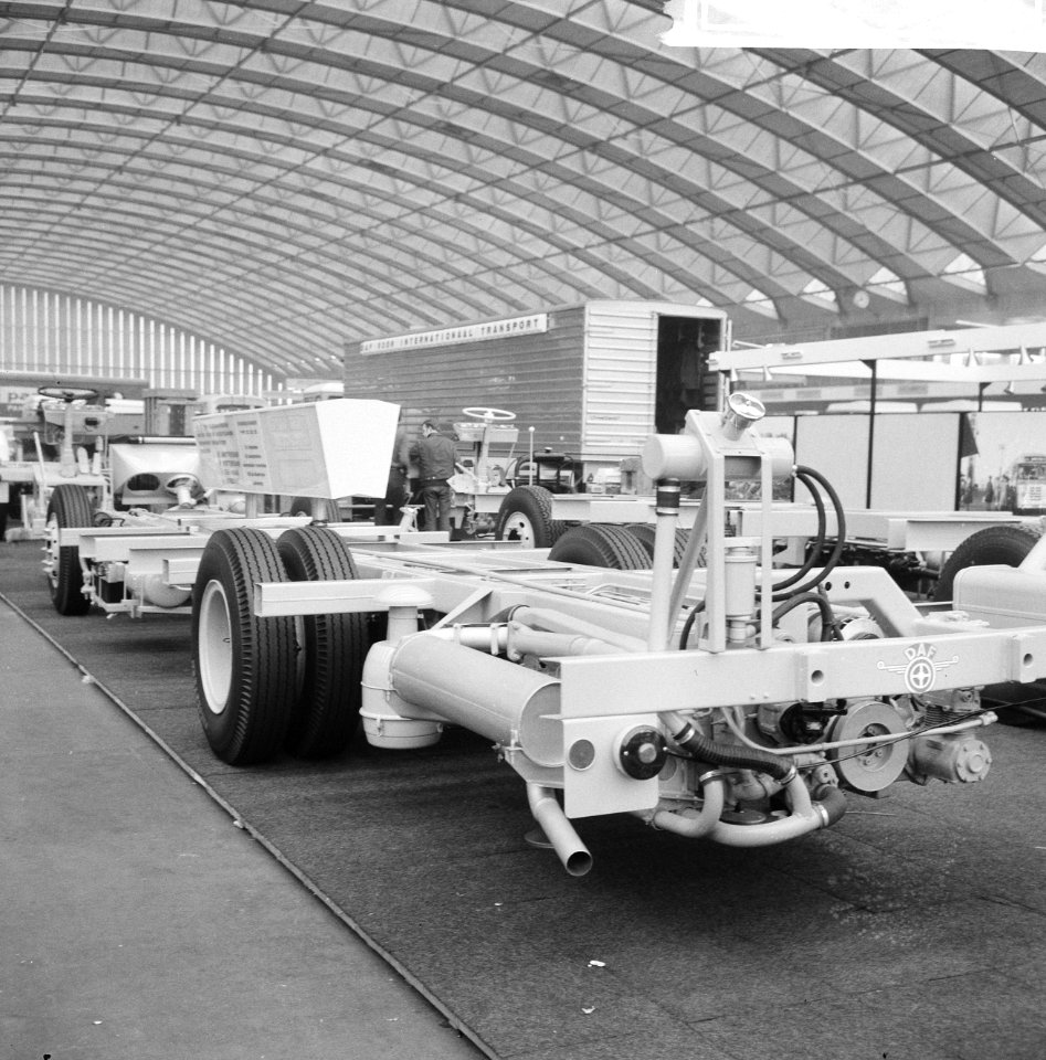 Autotentoonstelling in RAI, bedrijfsautos, Bestanddeelnr 918-7359