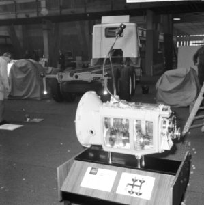 Autotentoonstelling in RAI, bedrijfsautos, de acht-versnellingsbak van de VOLVO, Bestanddeelnr 918-7355