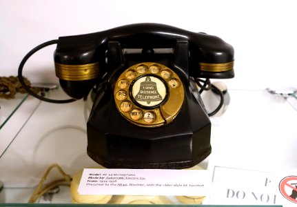 Automatic Electric AE 32 Monophone, 1934-1938 - Telephone Museum - Waltham, Massachusetts -DSC08197