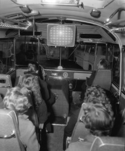 Autobus uitgerust met televisie in Den Haag, Bestanddeelnr 910-1242
