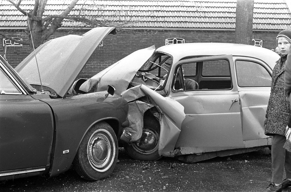 Auto-ongeluk bij Coevorden, Bestanddeelnr 919-0377