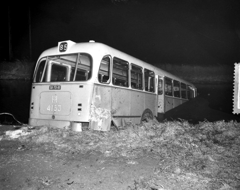 Auto-ongeluk op Haarlemmerweg te Amsterdam, Bestanddeelnr 910-8316