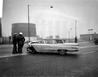 Auto-ongeluk op Utrechtseweg bij Euromotel, de uit Utrecht komende personenauto, Bestanddeelnr 914-6006
