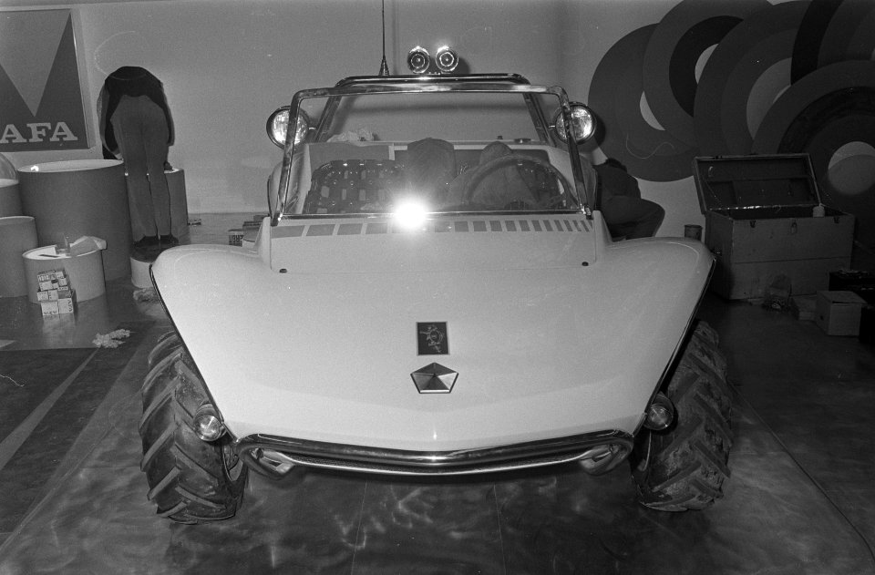 Autotentoonstelling in RAI, Amsterdam Simca met bouwpakket voor terreinrijden, Bestanddeelnr 924-2503