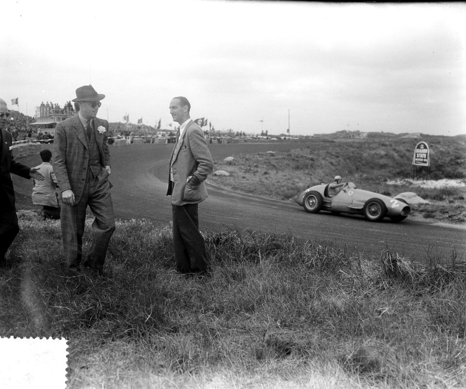 Autoraces Dutch Grand Prix Zandvoort. Prins Bernhard op het circuit, Bestanddeelnr 905-7657
