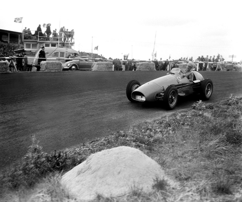 Autoraces Dutch Grand Prix Zandvoort. Ascari in de bocht, Bestanddeelnr 905-7652
