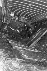 Auto-ongeluk op Leeuwarderweg Een koe bleef in de veewagen liggen, waarschijnli, Bestanddeelnr 915-4969