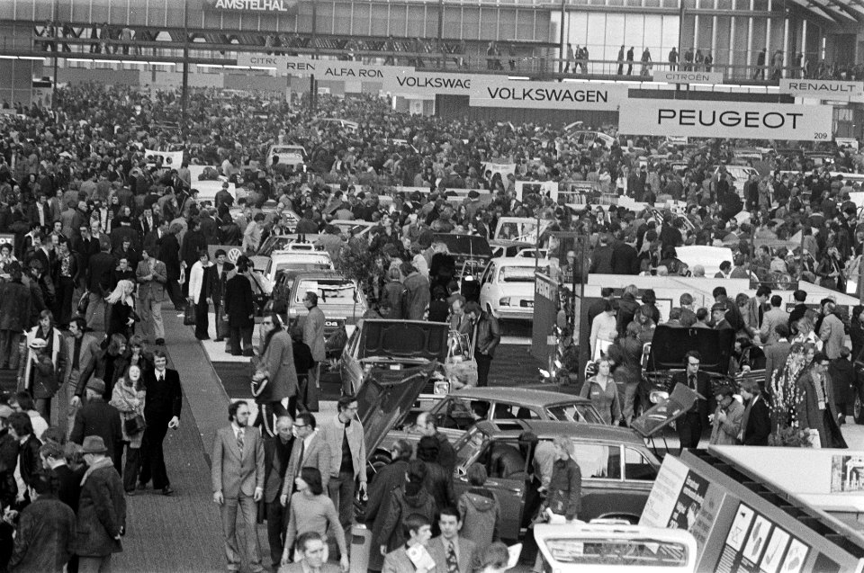 Autotentoonstelling in RAI Amsterdam grote drukte op de tentoonstelling, Bestanddeelnr 927-7581