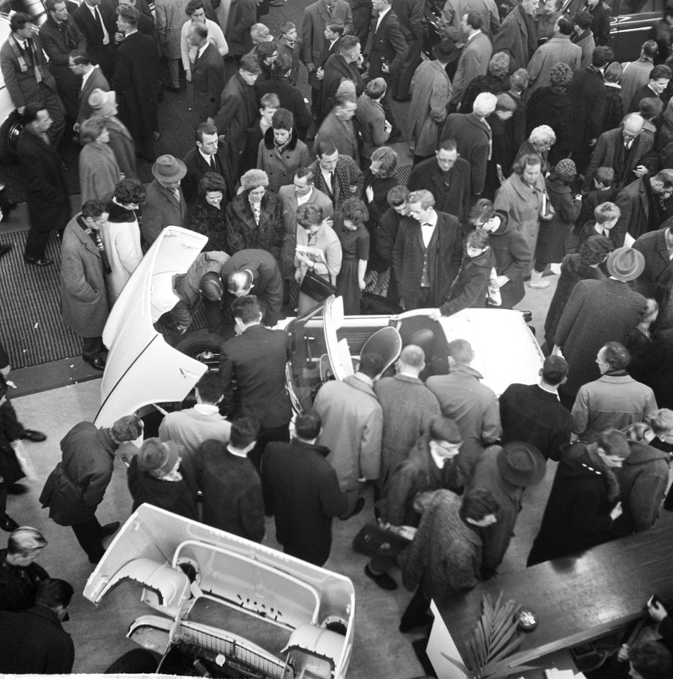 Autotentoonstelling in RAI te Amsterdam, de RAI binnen, Bestanddeelnr 914-8042