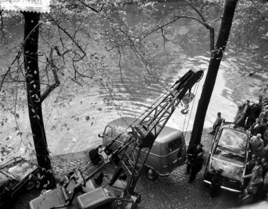 Auto te water in de Heerengracht, Bestanddeelnr 910-7669