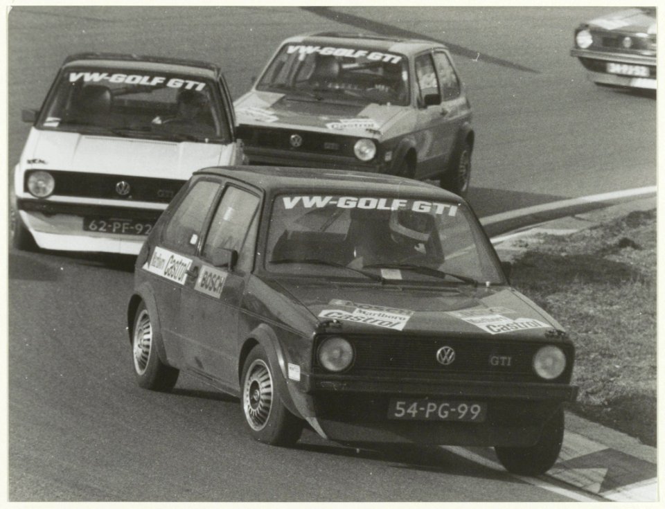 Auto-race op het circuit, VW-Golf, NL-HlmNHA 54005191