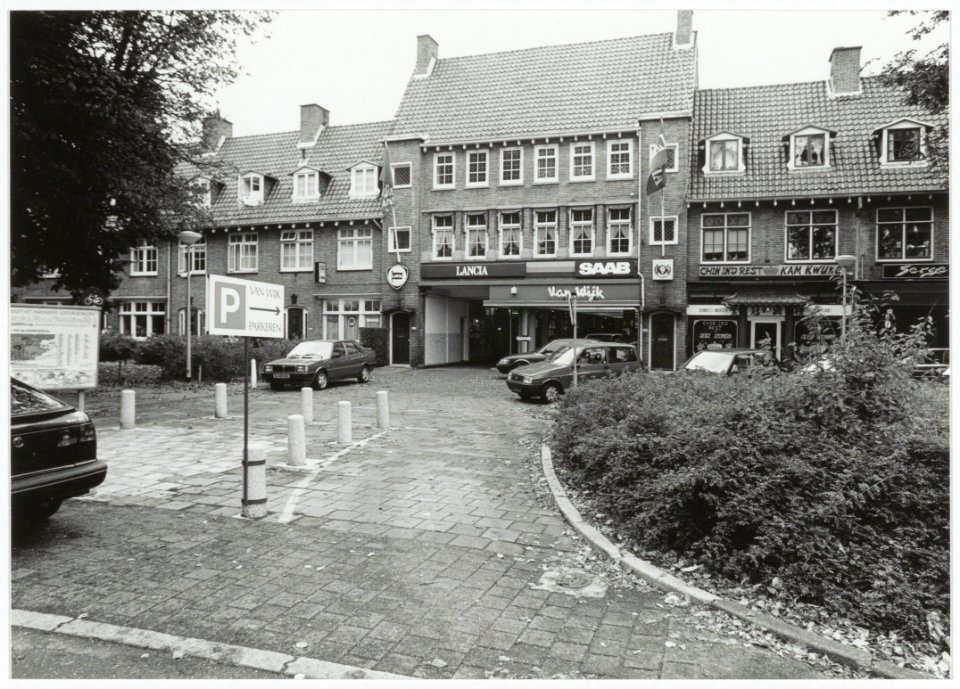 Autobedrijf Van Wijk aan de Bloemendaalseweg. NL-HlmNHA 54035115