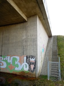 Autobahnbrücke der A 38 zur Sicherung der ökologischen Durchgängigkeit in der Neuen Harth in Gaschwitz -Nordansicht- im März 2018a