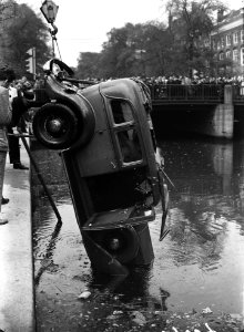 Auto te water Amsterdam, Bestanddeelnr 901-9357
