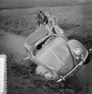 Auto-ongeluk op de Rijksweg Amsterdam Utrecht, Bestanddeelnr 911-5155