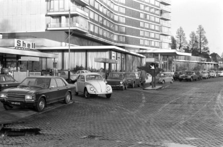Auto vertrekt na het tanken, Bestanddeelnr 926-9330