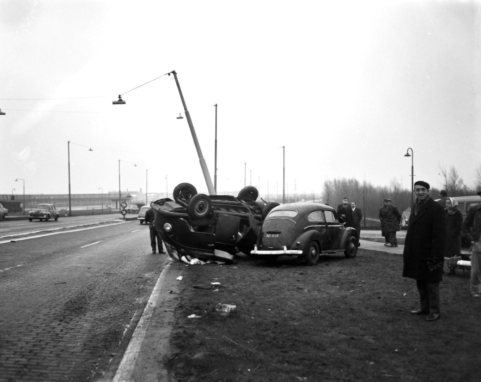Auto-ongeluk op Utrechtseweg bij Euromotel, Bestanddeelnr 914-6009