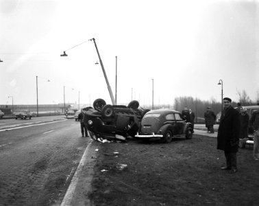 Auto-ongeluk op Utrechtseweg bij Euromotel, Bestanddeelnr 914-6009