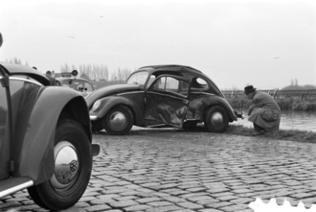 Auto-ongeluk Duivendrechtschekade te Amsterdam, Bestanddeelnr 910-8332