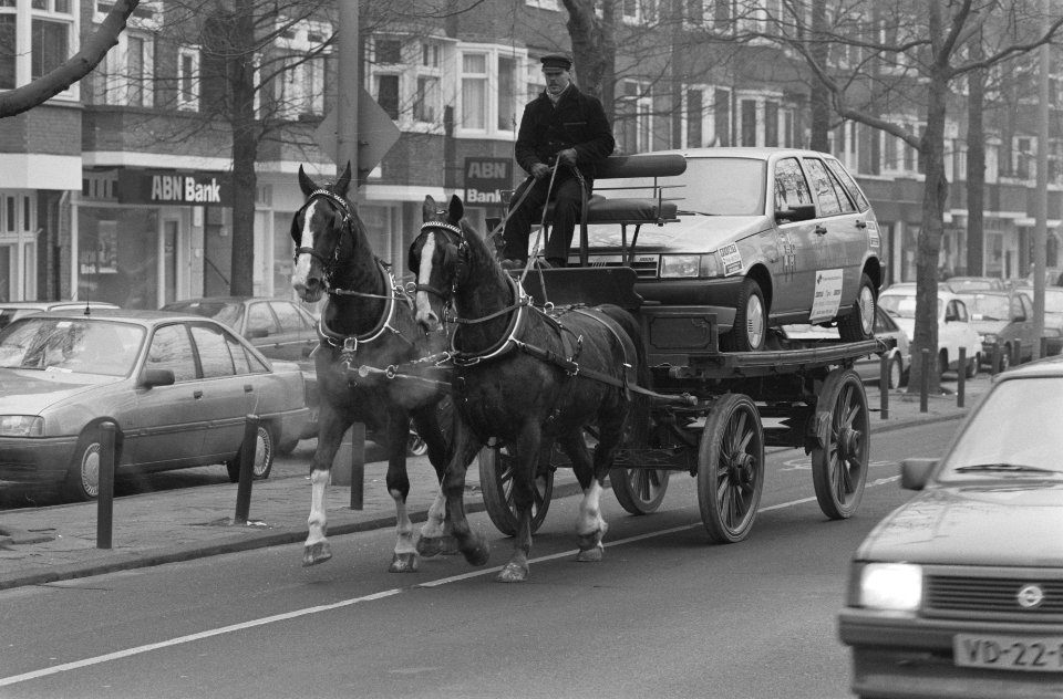 Auto van het jaar Fiat Tipo wordt ter gelegenheid van de Auto RAI met paard en w, Bestanddeelnr 934-3995
