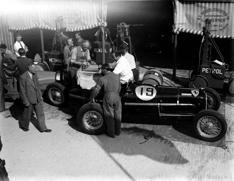 Autorace te Zandvoort. Tanken van race-autos, Bestanddeelnr 902-8958