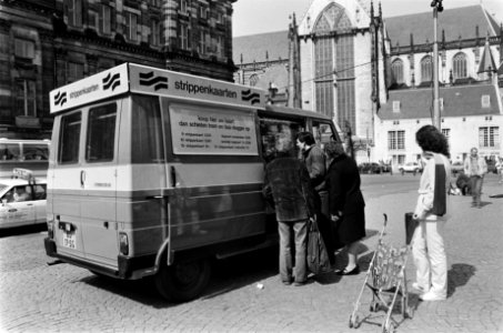 Auto van GVB op Dam in Amsterdam waar men tot 1 juli a.s. strippenkaarten kan ko, Bestanddeelnr 932-1029