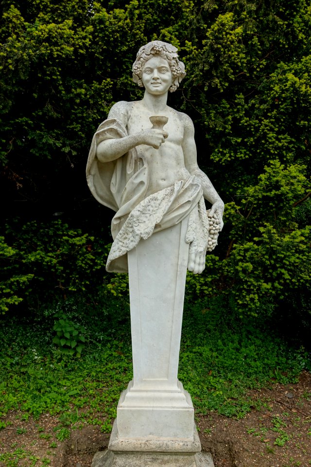 Autumn, sculptor unknown, 1700-1800 - Waddesdon Manor - Buckinghamshire, England - DSC07890