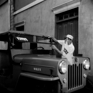 Auto van de pers in Willemstad, Bestanddeelnr 252-3743