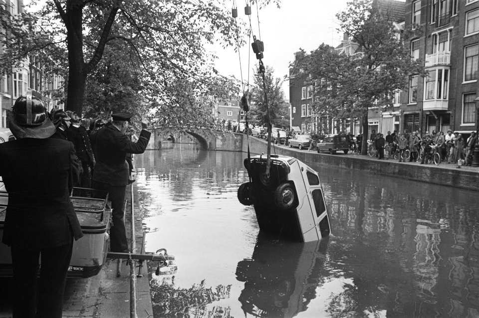 Auto te water, Reguliersgracht, Bestanddeelnr 929-2356