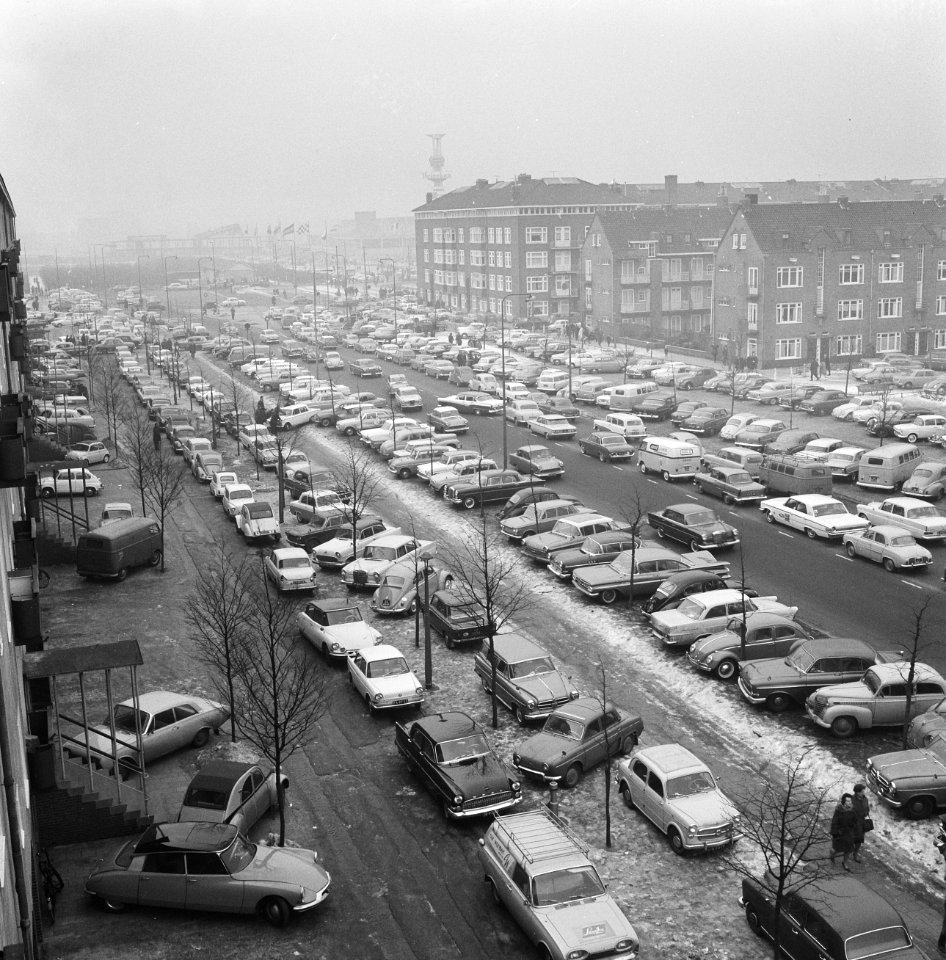 Autotentoonstelling in RAI te Amsterdam, Rivierenlaan, Bestanddeelnr 914-8043