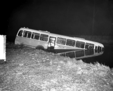 Auto-ongeluk op Haarlemmerweg te Amsterdam, Bestanddeelnr 910-8312