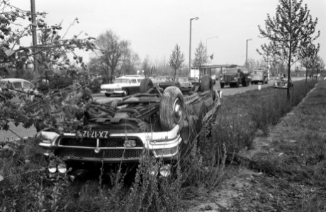 Auto-ongeluk op Haagse Weg, Bestanddeelnr 912-4126