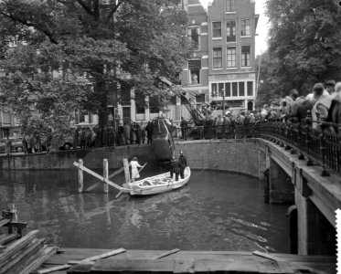 Auto te water in Keizersgracht, Bestanddeelnr 911-3790