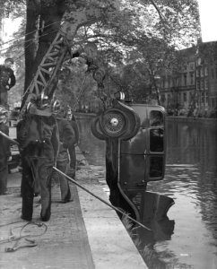 Auto te water in Keizersgracht een dode, Bestanddeelnr 904-5736