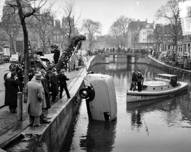 Auto te water in Reguliersgracht, Bestanddeelnr 904-9154