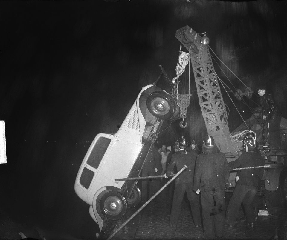 Auto te water Joh Izaakskade, Bestanddeelnr 903-7351