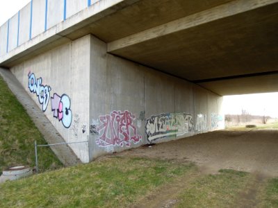 Autobahnbrücke der A 38 zur Sicherung der ökologischen Durchgängigkeit in der Neuen Harth in Gaschwitz -Untersicht- im März 2018b