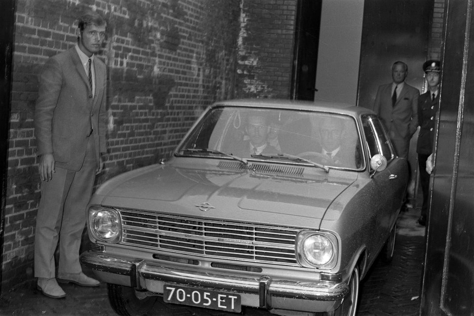 Auto waarmee Waver naar huis is gebracht, Bestanddeelnr 924-6480