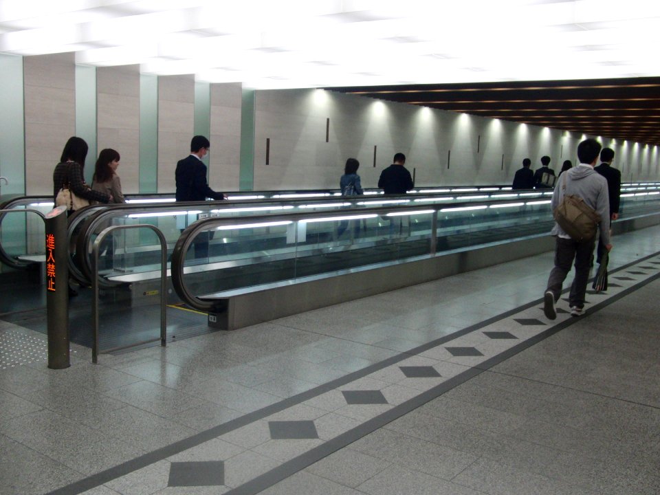 AUTO WALK in Umeda Station