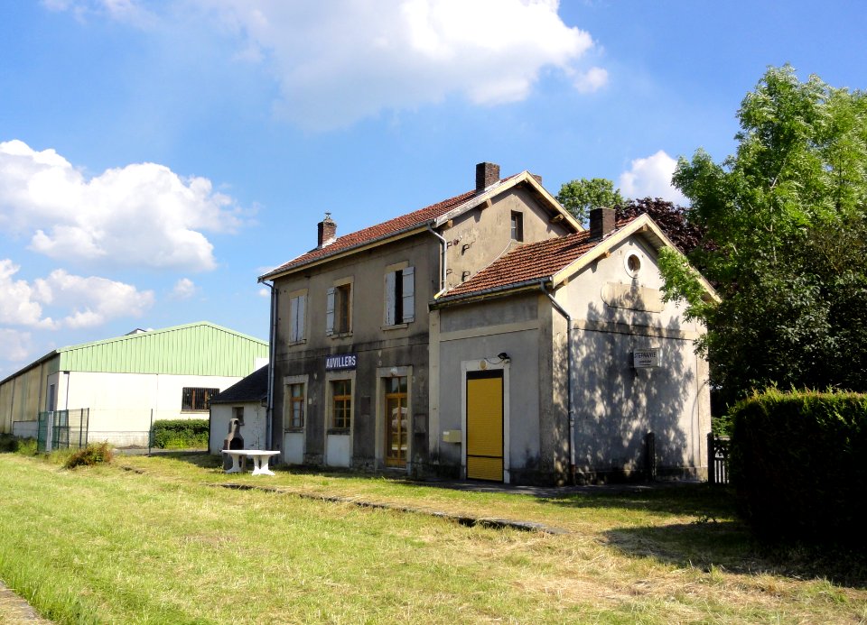 Auvillers-les-Forges (Ardennes) Ancienne gare au hameau Mon Idée (cropped)