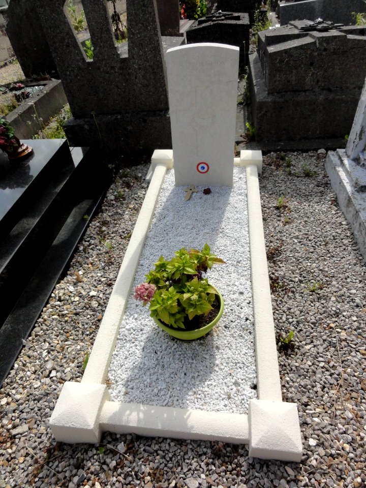 Auzebosc (Seine-Mar.) tombe militaire de la CWGC