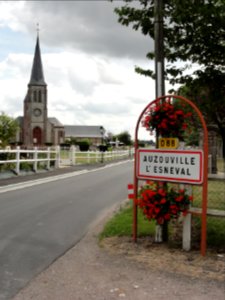 Auzouville-l'Esneval (Seine-Mar.) entrée et église