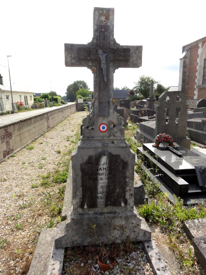 Auzebosc (Seine-Mar.) tombe militaire 02